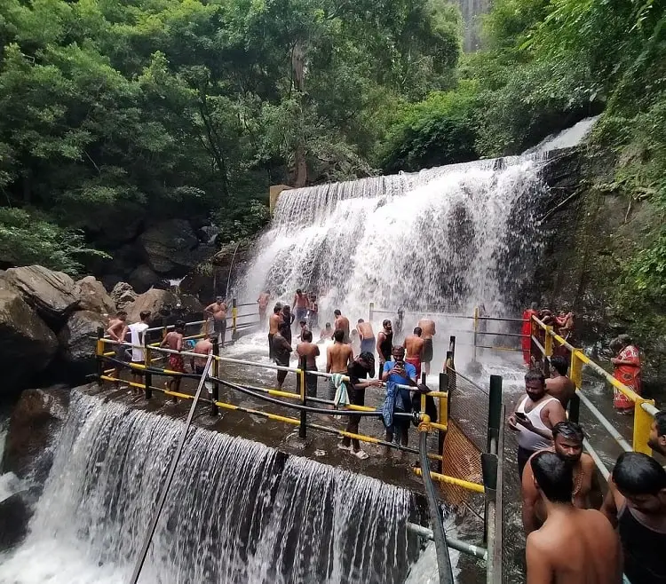 Suruli Falls a best waterfall in Tamil Nadu